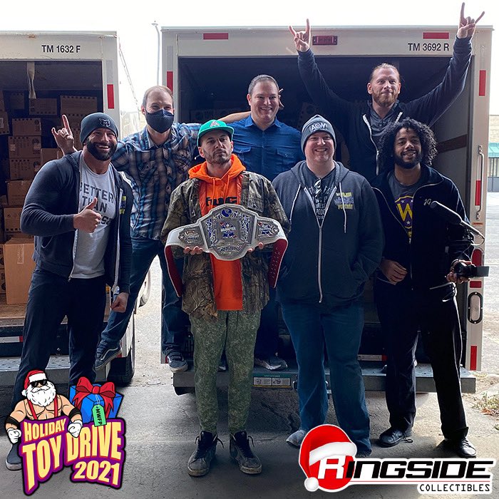 RingsideC's tweet image. We had an AMAZING turnout for the the @MajorWFPod #HolidayToyDrive! We filled up not one BUT TWO trucks with figures at the @RingsideC warehouse! OVER 6,000 FIGURES DONATED! 🤩👏

1/2

#RingsideCollectibles #WrestlingFigures #MajorWFPodcast #Mattel #WWE #AEW #Jazwares