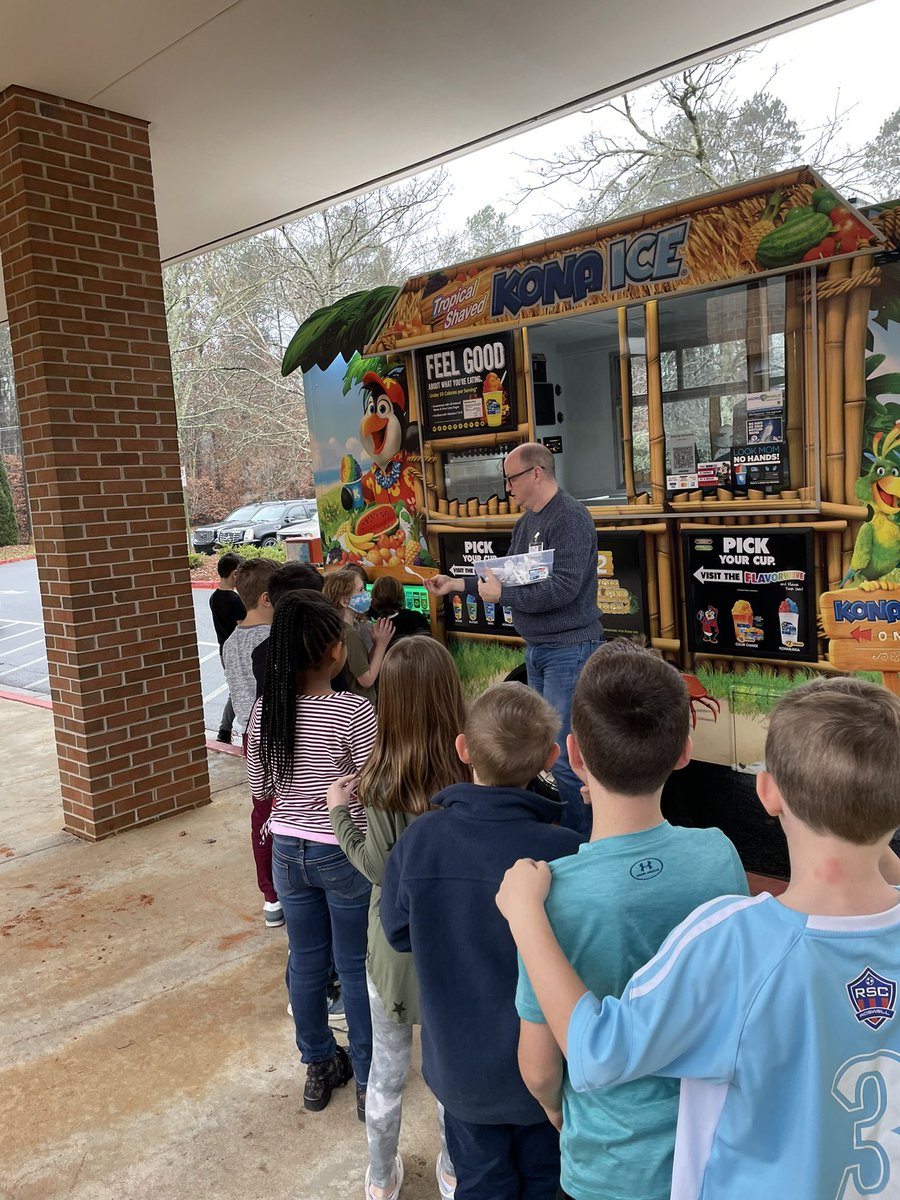Wrapping up our Food Truck Design Challenge with a real food truck! #mpesem #bestdayever <a href="/MPE_Mustangs/">Mountain Park ES</a>