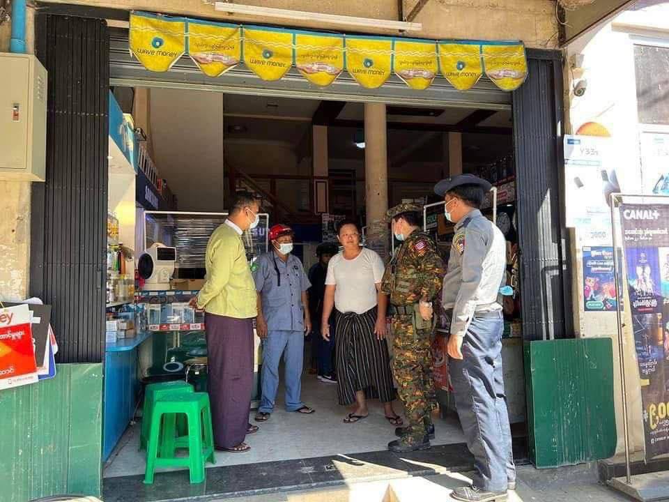 AdorablyGloria's tweet photo. Junta terrorists,township administrative officer and municipal staffs of Wakhema Tsp,taken the records of the shops that closed today for joining #SilentStrike as anti-junta movement. #WhatsHappeningInMyanmar #Dec10Coup https://t.co/nmZwLfVIFy