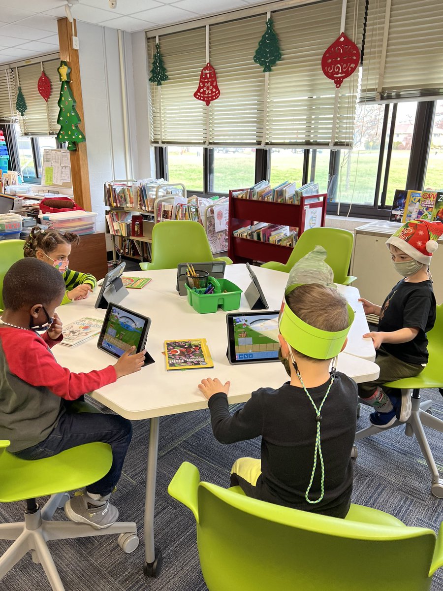 wwplib's tweet image. Love these Grinches and Cindy Lou Who girls learning to code in the Library! #HourofCode2021 @WWP_Dalers @Ms_Frisenda @CodeMonkeySTU