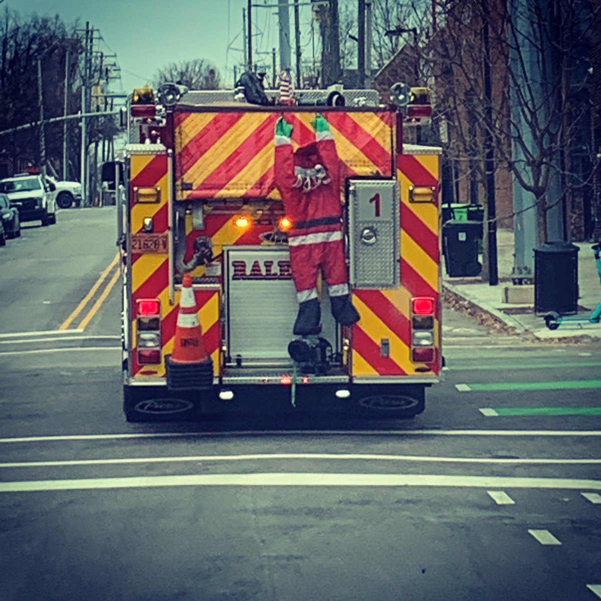 FireNews's tweet photo. Santa still rides the tailboard in Raleigh. #Engine1 #RFD https://t.co/ZROK6LloAh