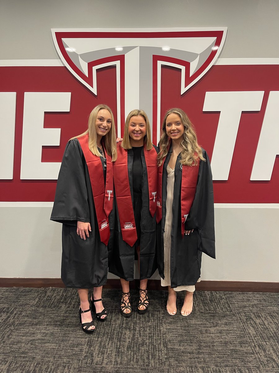 𝐓𝐡𝐢𝐬 𝐢𝐬 𝐨𝐧𝐥𝐲 𝐭𝐡𝐞 𝐛𝐞𝐠𝐢𝐧𝐧𝐢𝐧𝐠!

Congratulations to Cheyenne Hayes, Lacey Jeffcoat, and Isabella Mitchell on getting their degrees today!

#BuildTheEmpire | #OneTROY ⚔️🏐