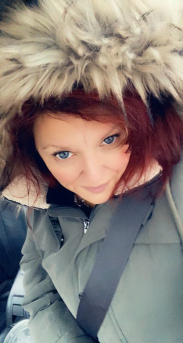 Santa&rsquo;s little helper is on her way to Chicago! https://t.co/eU03WTbpXq<a href="/tag/bathroomselfie"class="tags"><span>#bathroomselfie</span></a>