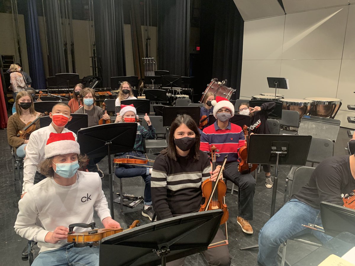 cardinalstrings's tweet image. A fun morning on stage today at the annual @TWHS_Cardinals Holiday Assembly! Congrats to all of our performers! #itsworthit