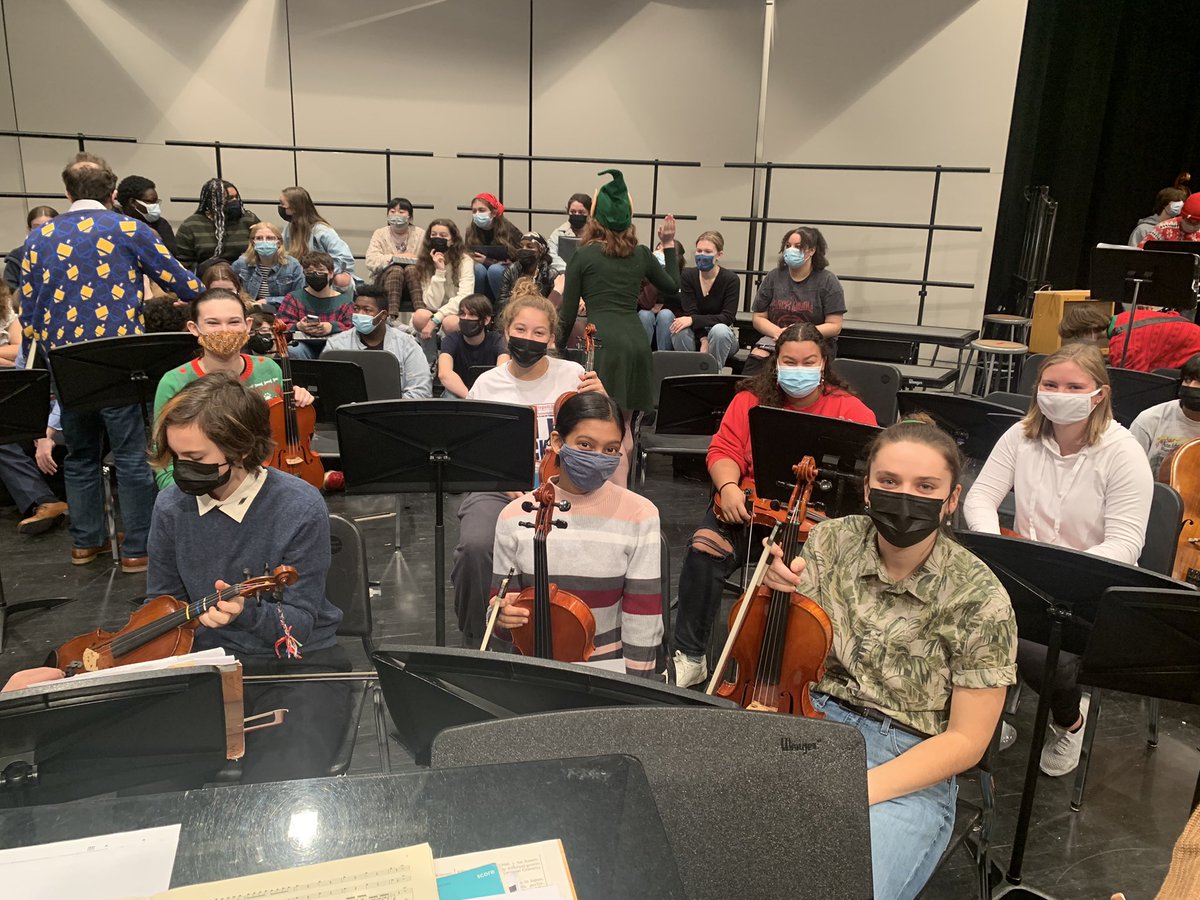 cardinalstrings's tweet image. A fun morning on stage today at the annual @TWHS_Cardinals Holiday Assembly! Congrats to all of our performers! #itsworthit