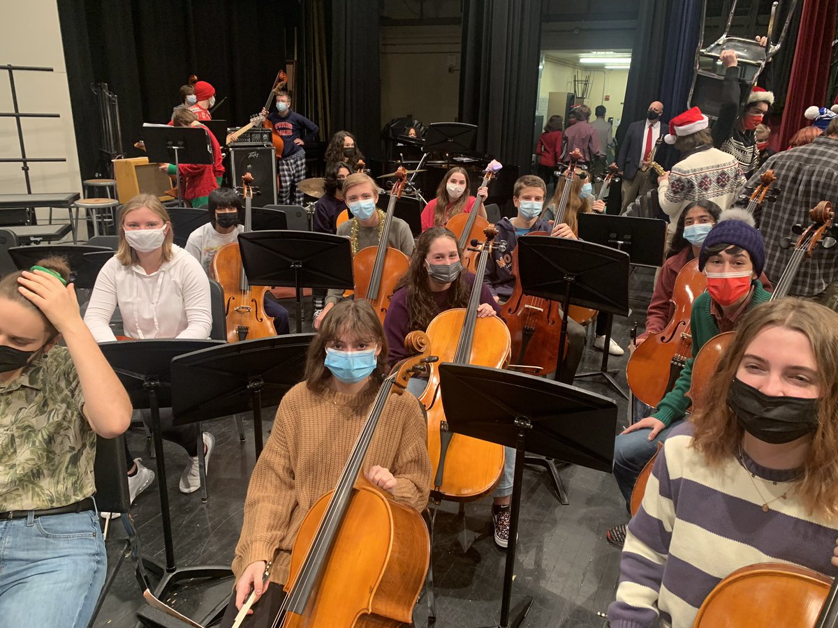 cardinalstrings's tweet image. A fun morning on stage today at the annual @TWHS_Cardinals Holiday Assembly! Congrats to all of our performers! #itsworthit