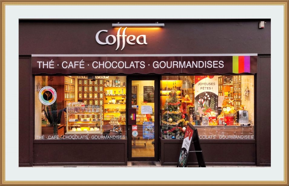 Chez Coffea 13 Rue Sainte-Geneviève à #Vernon, trouvez vos cadeaux de Noël ! Paniers, boites kraft, bouquets... Profitez d'idées cadeaux à tous les prix, que vous composez avec les produits de votre choix ! 😍🎁 Trop sympa !! Merci Madame Karine Bordas.
#noel #jourdelan #coffea