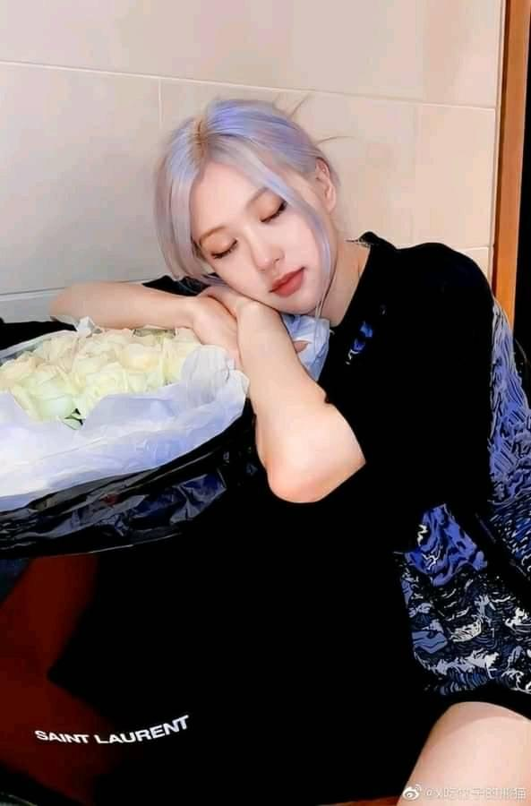 fanseaccount's tweet photo. I vote #MAMAVOTE #rosé https://t.co/LoZnMAHFNJ