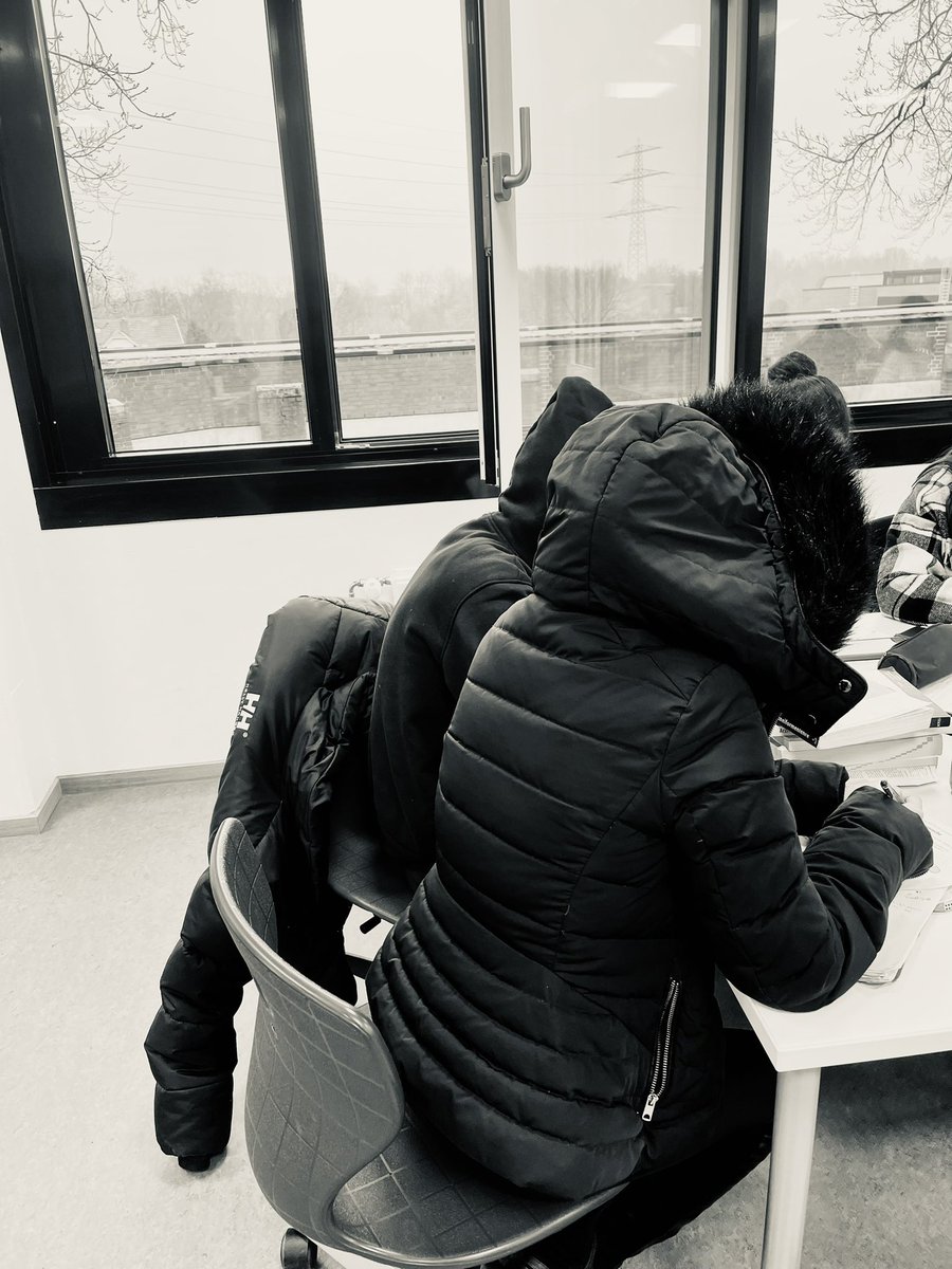 GansewigSimone's tweet photo. 2021 - Dezember - Hamburg - vierte Welle - Stoßlüften ist unumgänglich…

#twlz #ptapilot #AusbildungHamburg https://t.co/XahrRI4EVF