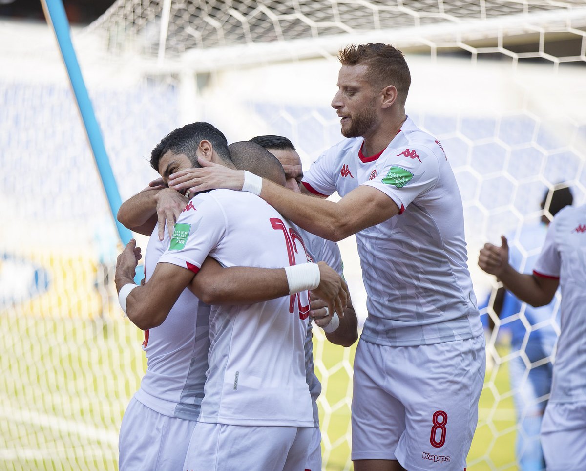 caf_online_AR's tweet photo. ربع النهائي ✅
نصف النهائي ⌛

🇹🇳 منتخب تونس أول المنتخبات المتأهلة للمربع الذهبي لبطولة كأس العرب 🦅

#FIFArabCup | @FTF_OFFICIELLE https://t.co/1g3tAqKc0x