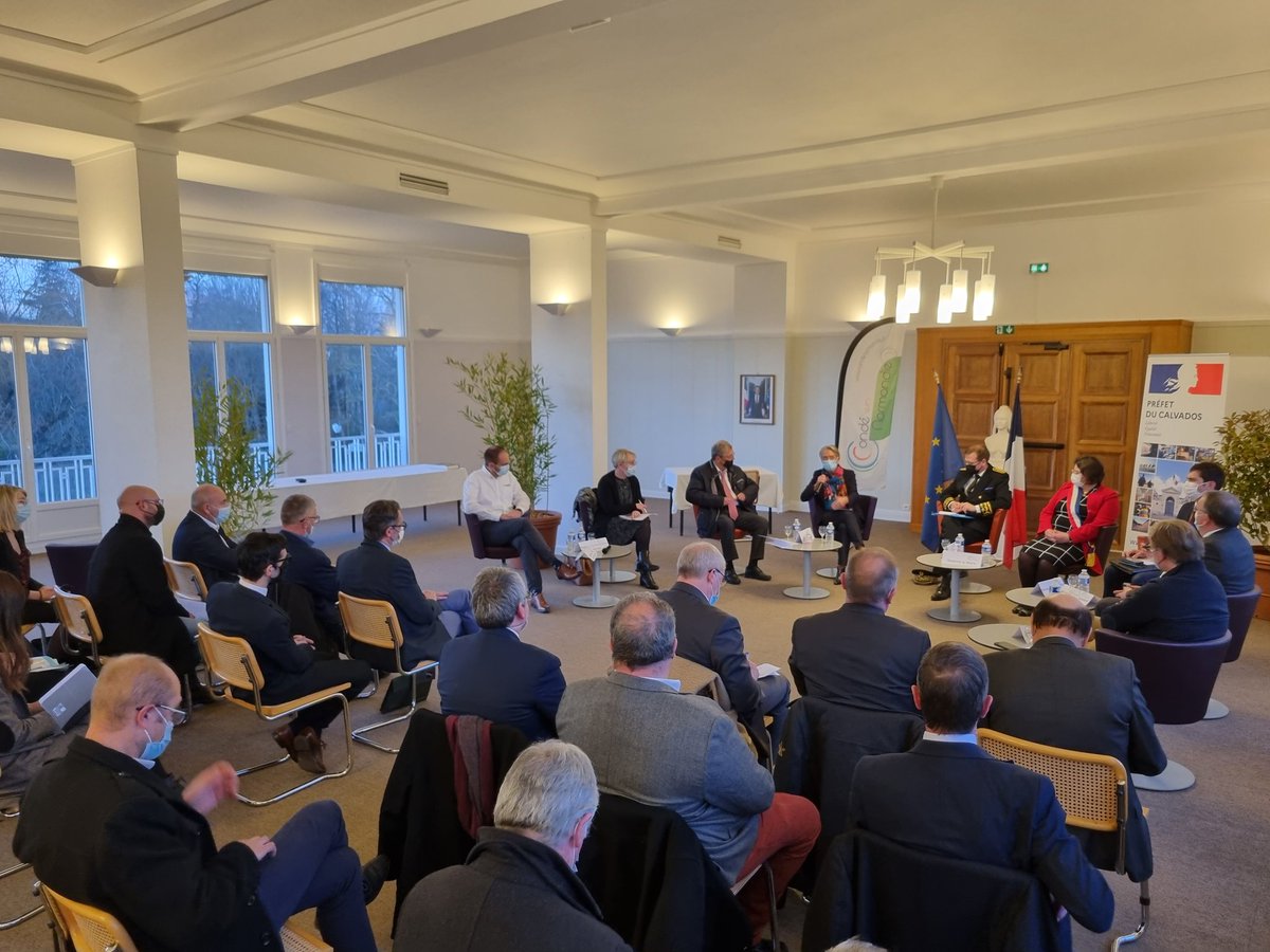Prefet14's tweet photo. Les acteurs économiques du #Calvados sont réunis autour d'@Elisabeth_Borne pour aborder leurs difficultés de #recrutement. C'est l'occasion de faire un point sur le "plan de réduction des tensions de recrutement " lancé fin septembre pour répondre aux besoins des entreprises. https://t.co/ZmZKGS7ym4