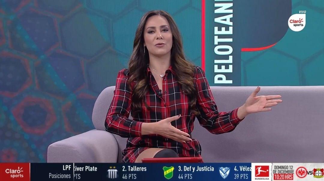 JackieFelixFan's tweet photo. Hermosa @JACKIE_FELIX en #Peloteando 🖤❤️ https://t.co/28a6dWEZPg