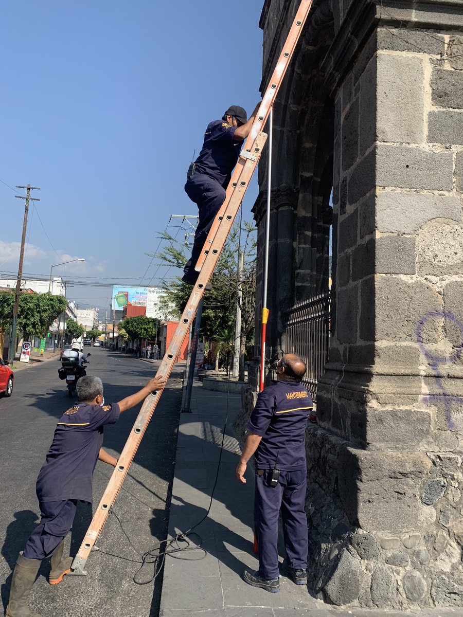 diegobernot's tweet photo. Siempre comprometidos con nuestro entorno; cuidando del Chapitel del Calvario. patrimonio cultural de nuestra ciudad. https://t.co/GBHOTT3ezC
