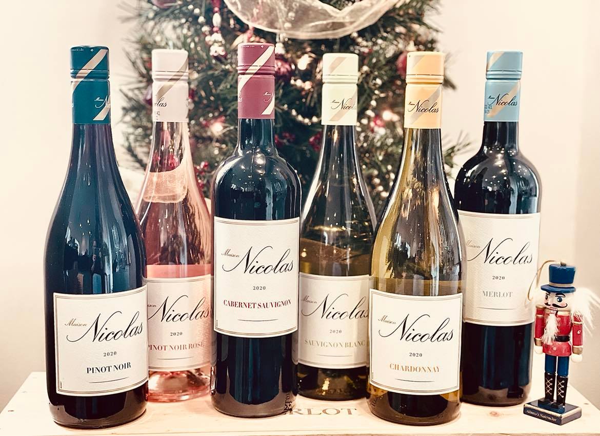 #winelover _ This is the season for staying home and getting cozy with your favorite Nicolas wines!! 
Cheers 🍷🍷
To find out more, visit our Luneau website /Nicolas #frenchwine 
luneauusa.com/wineportfolio/…