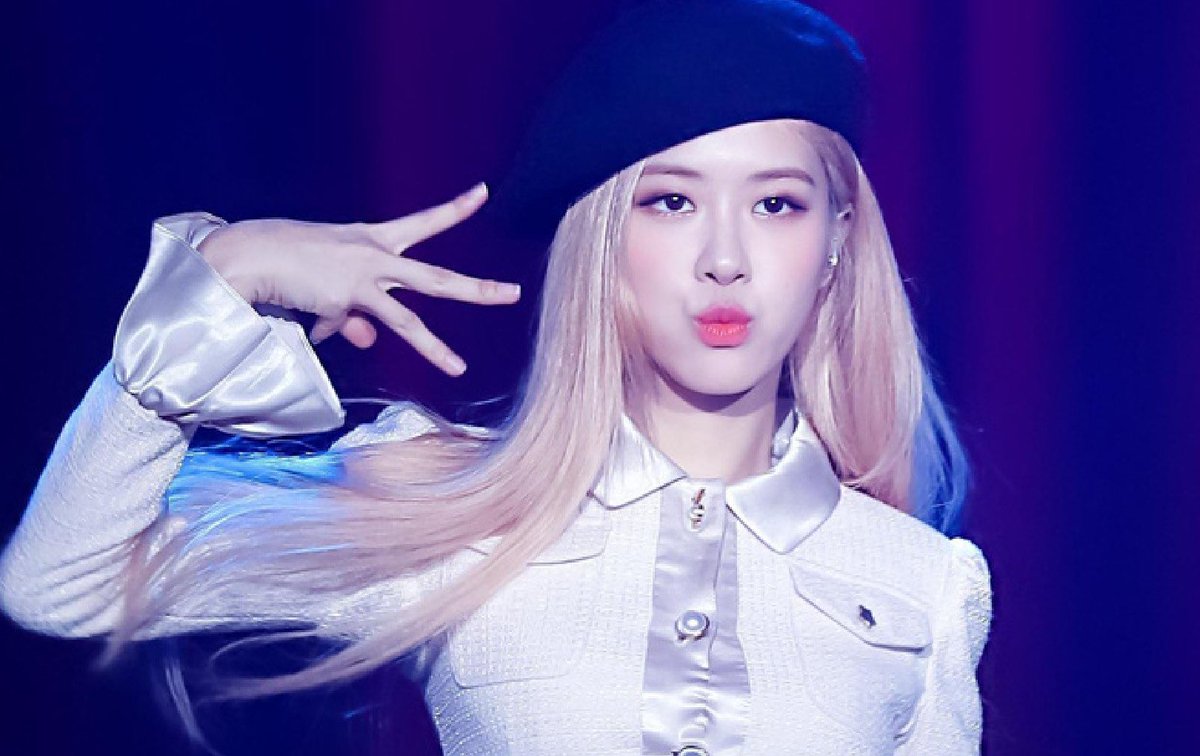 LLii2703's tweet photo. ngày cúi ròi mn ơiii 💪🐿. I vote #MAMAVOTE for #rosé https://t.co/nAGoI6q7Mo