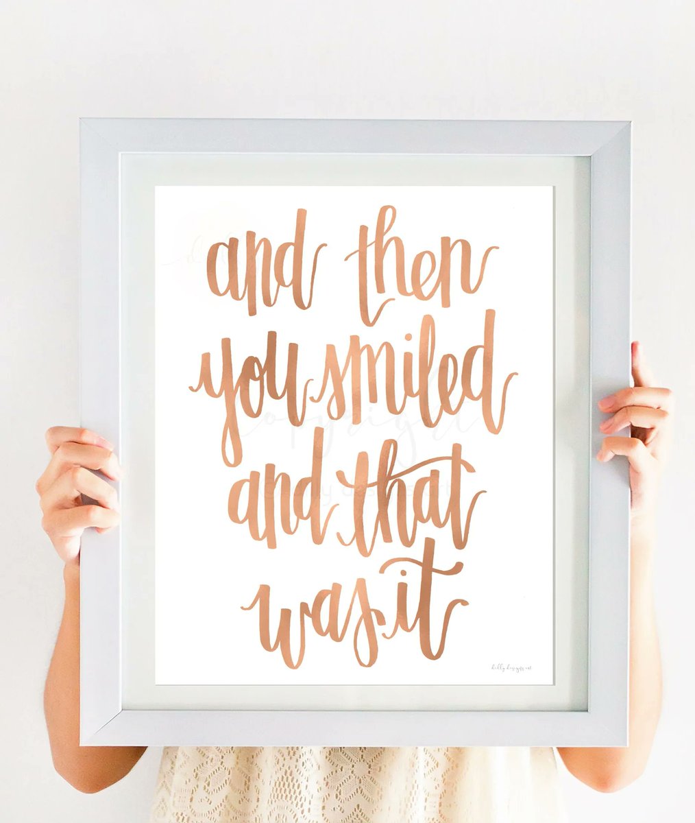 dillydesignsco's tweet photo. I love this calligraphy piece for the home! My calligrapher, @calligraphybychels, does a wonderful job. I edited and finished it off with a rose, bronze color. Find this in the "Calligraphy" section.
https://t.co/JTXUWyEMoB

#yourkindofbeautiful #dillydesignsart #calligraphy https://t.co/TEbQReevgJ