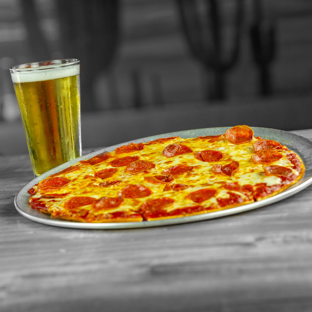 Pizza &amp; beer remains a classic for a reason... because it's perfectly delicious and comforting.

#Famous48 #ArizonaRestaurant #ArizonaBar #Pizza