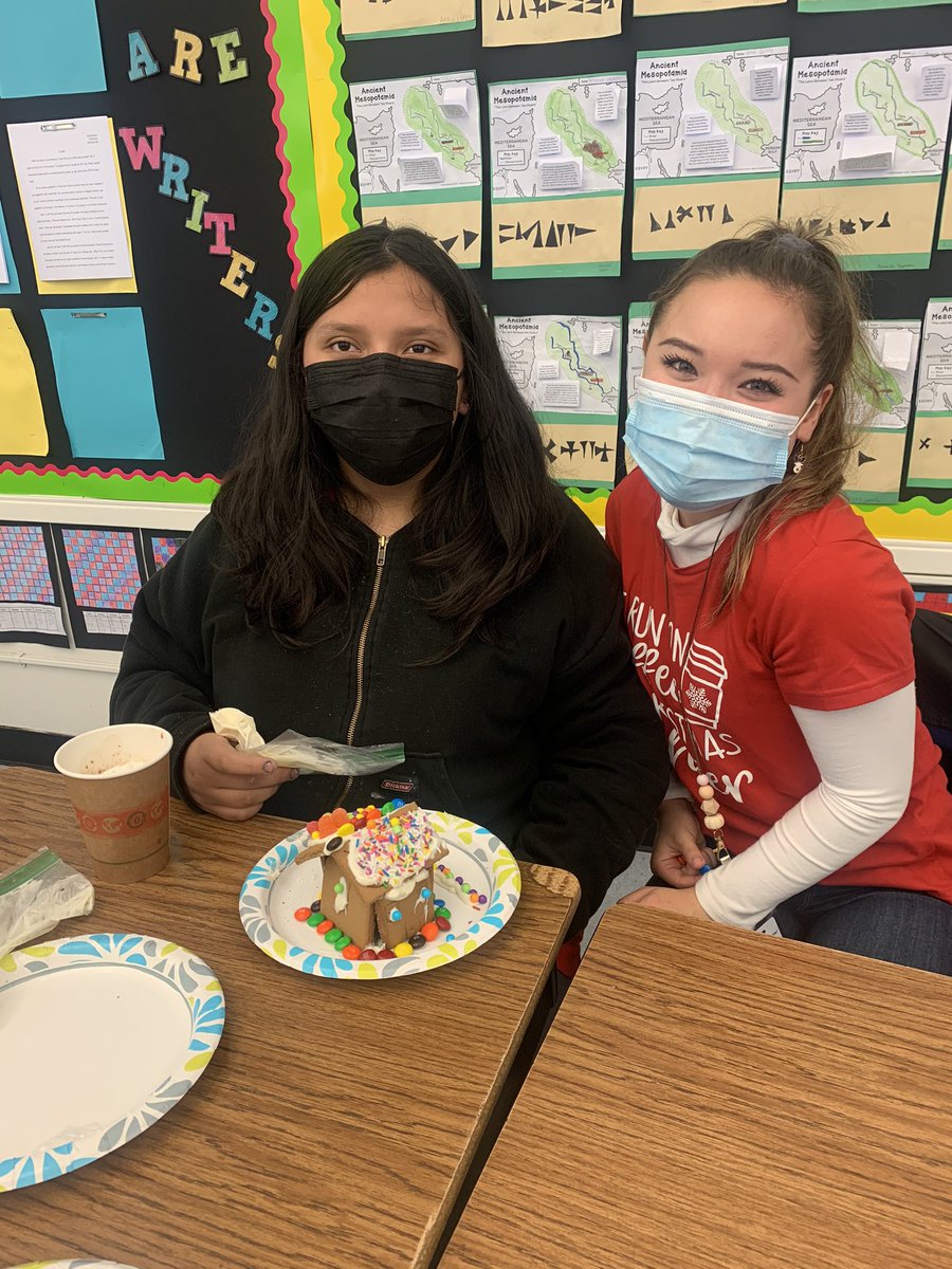 handyelementary's tweet photo. Handy Mentors and Mentees had a wonderful, festive time together eating pizza, sipping hot cocoa, and making gingerbread houses! ♥️💚#OCGRIP #genuinewellness #relationshipsmatter https://t.co/c49WCQdXG0