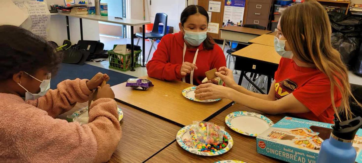 handyelementary's tweet photo. Handy Mentors and Mentees had a wonderful, festive time together eating pizza, sipping hot cocoa, and making gingerbread houses! ♥️💚#OCGRIP #genuinewellness #relationshipsmatter https://t.co/c49WCQdXG0