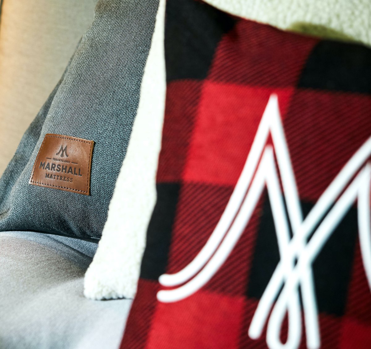 marshallsleeps's tweet photo. Tis’ the  season for cozy plaid pillows and cuddling up on your #MarshallMattress.
#MarshallMattress #Cozy #Plaid https://t.co/pR61TyWvZj