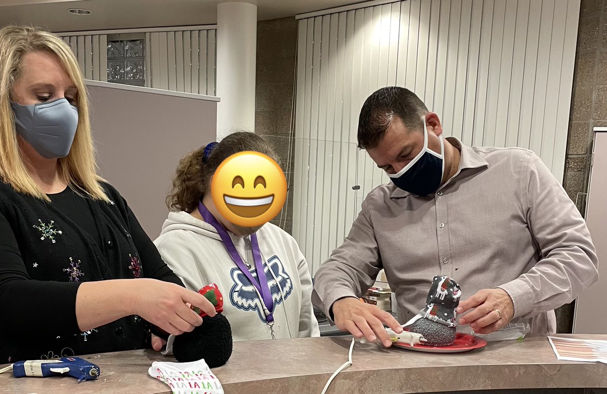 TraciChun's tweet photo. Does your principal run the glue gun in your library makerspace when you need extra help? Thanks @AMeyer_VPS for always stepping up for our students. They loved it!Hopefully the blisters heal soon; next week is just regular glue. #futurereadylibs #SHSTogether #VPSSuccess https://t.co/4GfMCUmGeF