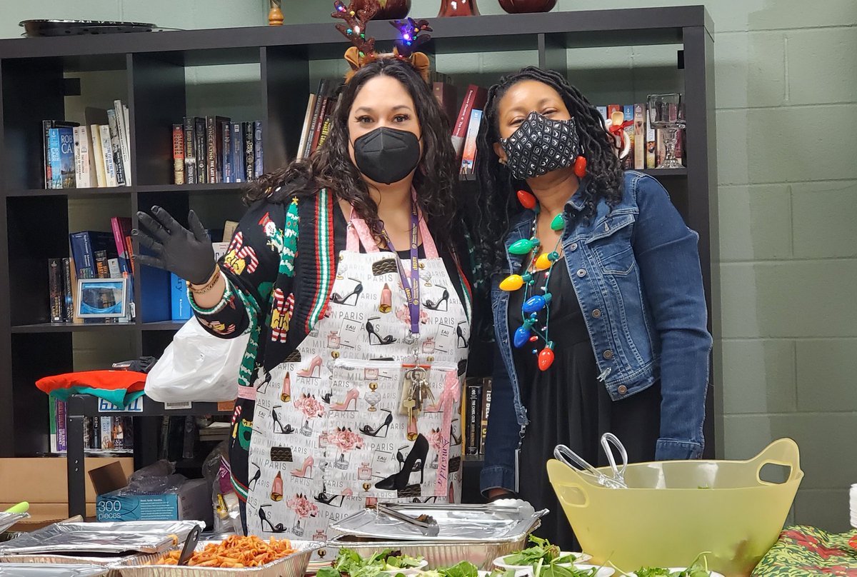 SraRGmz's tweet photo. Lasagna Lunch day at the Grish served to us by these two amazing ladies! ยกMuchas Gracias! #GMSilluminates Delicioso ๐ฉโ๐ณ https://t.co/uNZrOQIO6z