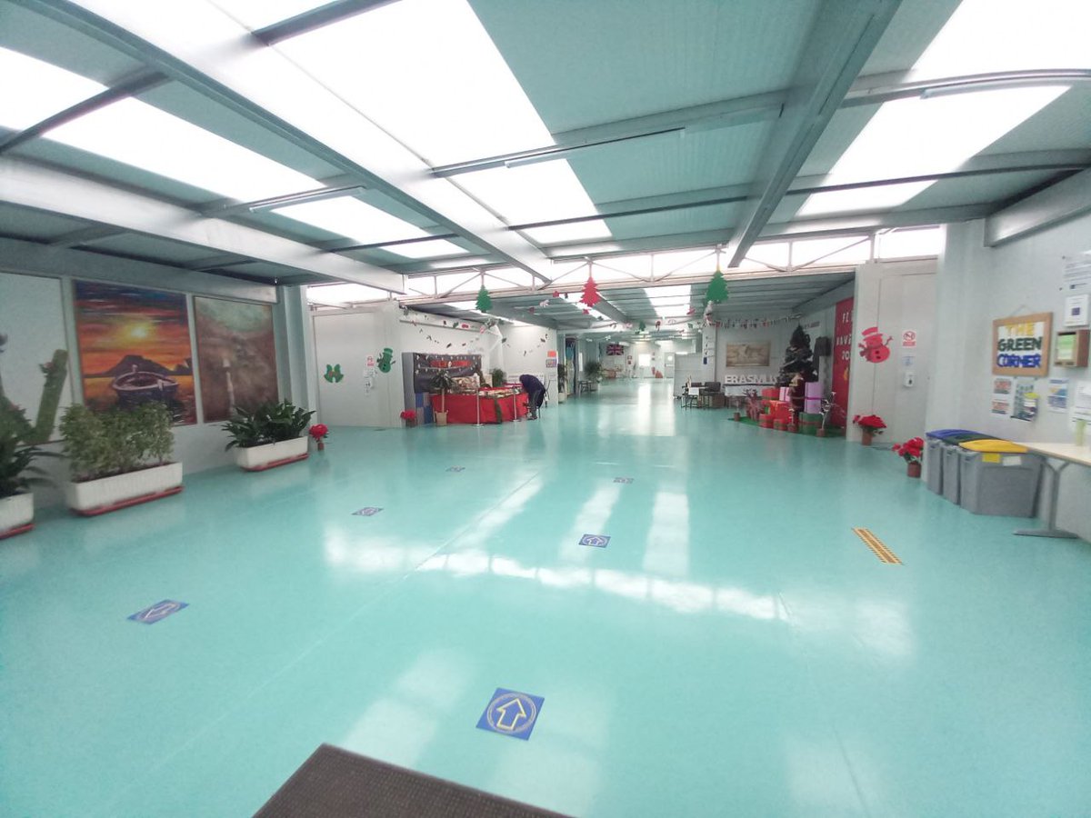VictorGarcia_T's tweet photo. 🤝 Visitem a Torrellano, les instal·lacions provisionals del CEIP La Paz, acompanyats per la Comunitat Educativa, ✅ i anunciem que la @GVAeducacio començarem la construcció del nou centre a principis d'any, amb una inversió de 6,2 M€. #MésAulesDignes #LesPersonesPrimer https://t.co/mnWBwxZ1Jj