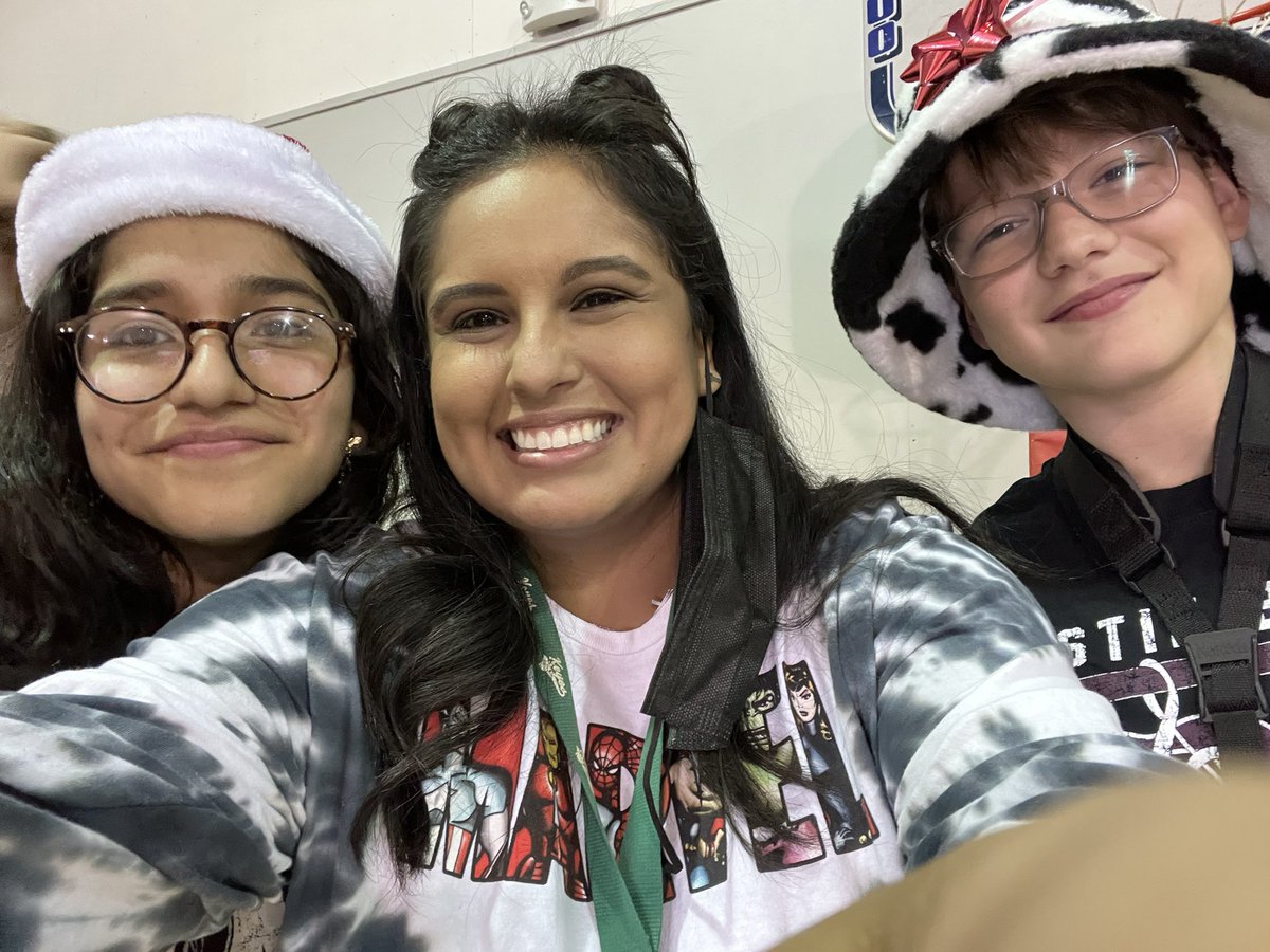 MsRodriguez5th's tweet photo. I’ve always told my kids that once they’re in my class they will always be my babies. I got to see some of them perform today! I loved seeing every single one of you! Thank you @AustinMSBand for the holiday performance! 🎄 @AustinMSBand @KeyesTigerCubs @IrvingISD https://t.co/adUAMODzsc