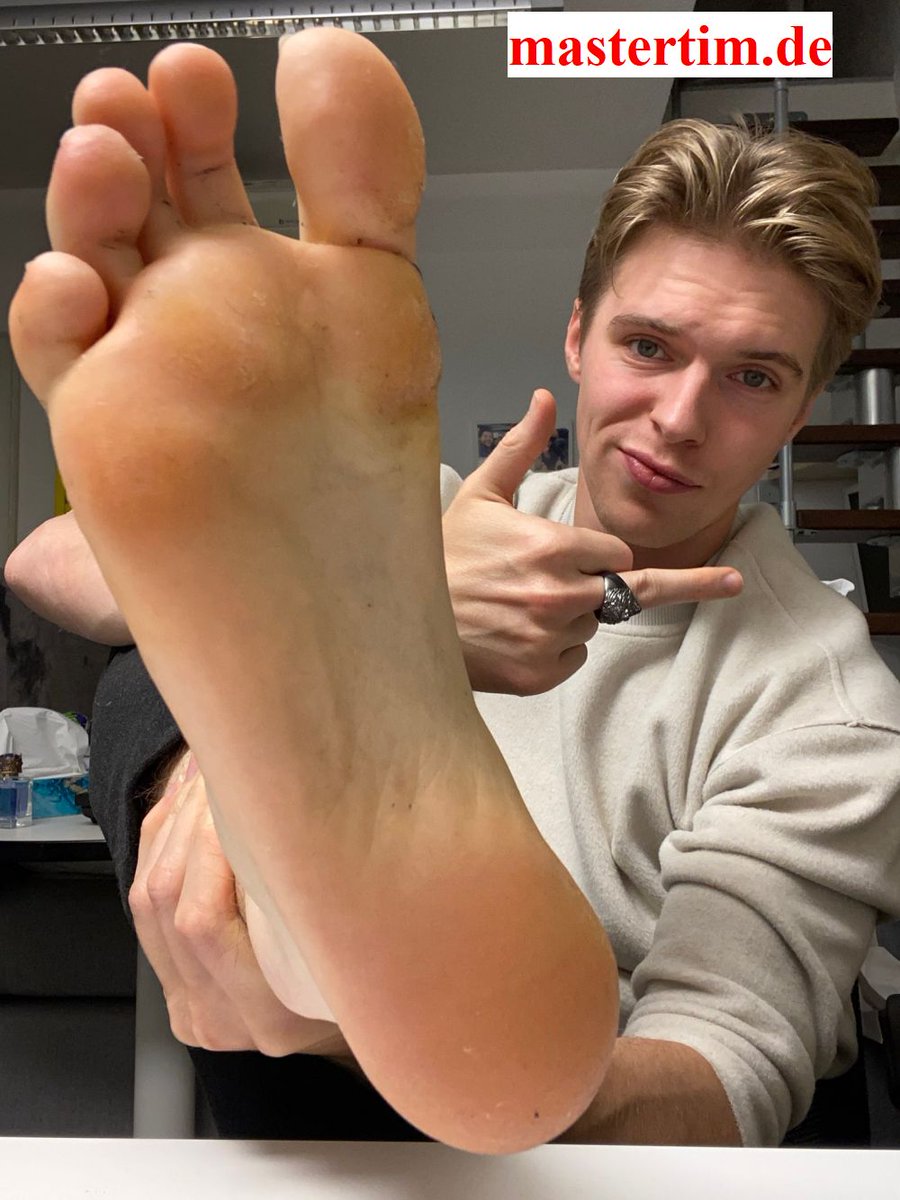 kingtim2012's tweet photo. Happy weekend #footfans and fans of the #malefeet who is your fav #footmaster vote on #footkingspoll today #germanprince #germanpimp https://t.co/75MhtkarTi https://t.co/sNVFebP1GP