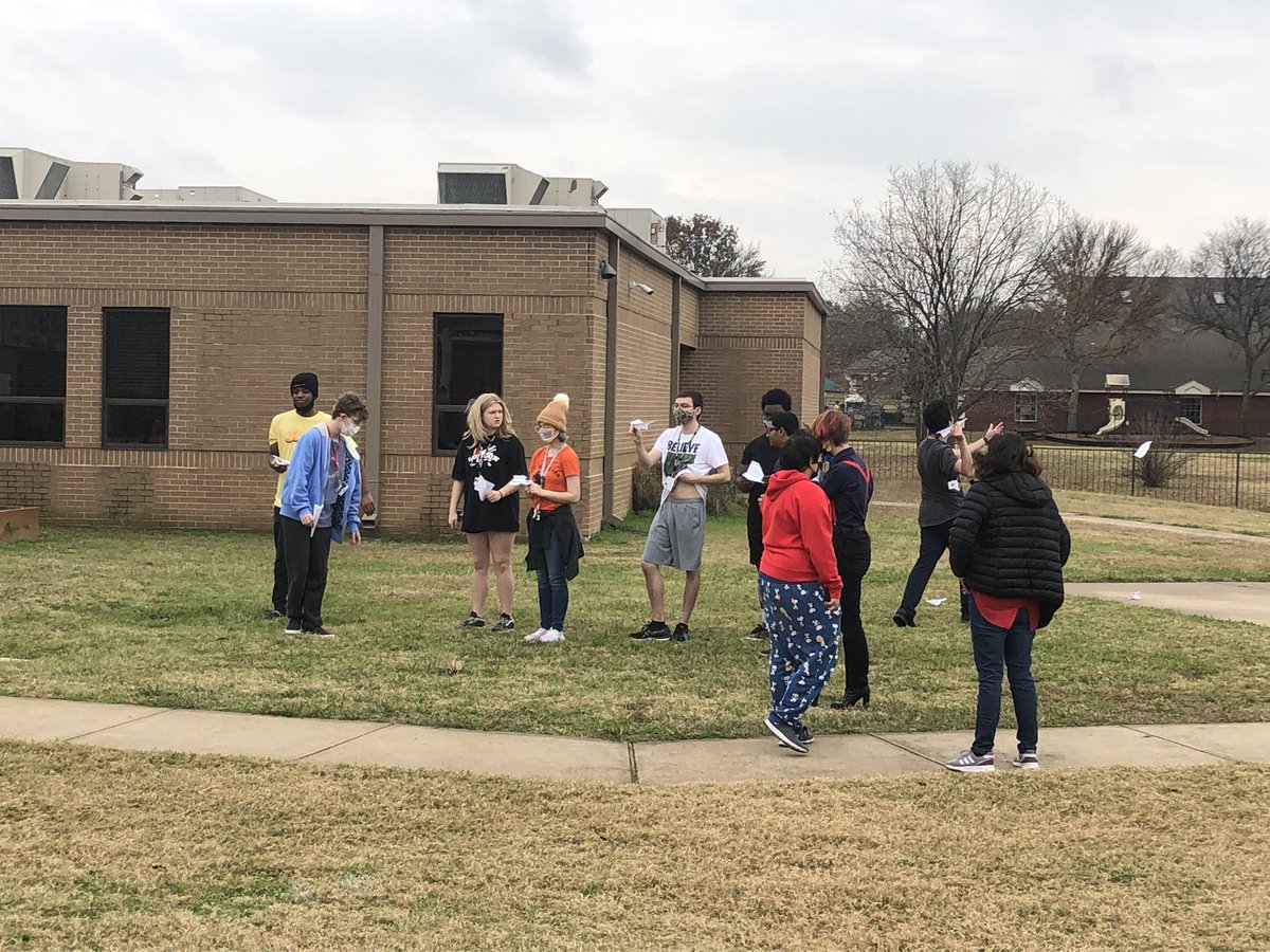 NewTech_NTC's tweet image. We had so much fun in Networking today! As a way to remember the Wright Brothers mentor-mentee pairs made paper airplanes. We even had a competition to see which airplane could fly the furthest!
#Networking #NewTech