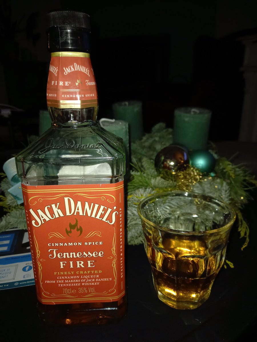 AndreAchterhoek's tweet photo. Weekend borrel, #jackdaniels #tennesseefire #fire #slaapmutsje https://t.co/0WpP2UE5k7