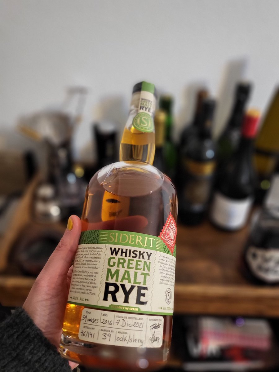 Ainelda's tweet photo. Me he pasado por la Feria del Producto de #Cantabria y no he podido resistirme a llevarme una de las 5 botellas de #whisky #Siderit que quedaban. Han vendido toda su primera edición limitada en 9min😃 Impresionante el toque a sherry. !A vuestra salud! https://t.co/9KqqqXPtjd