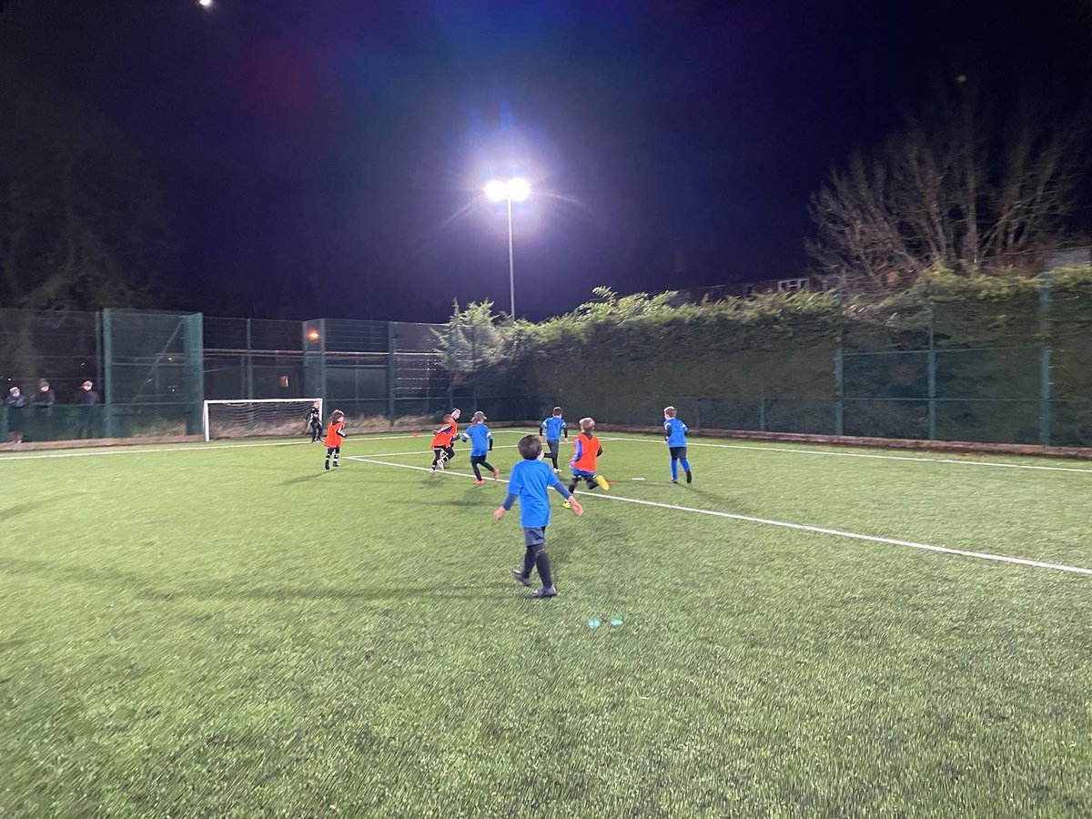 ot_coaching's tweet photo. 🚨FRIDAY NIGHT FIXTURES🚨Thanks @RealFCBeck for coming down this evening. Some great football played by all teams ⚽️ 👏🏼

#football #development #grassrootsfootball #goals #skills #blackheath #bromley #fridaynightfootball https://t.co/YahI0qnieW