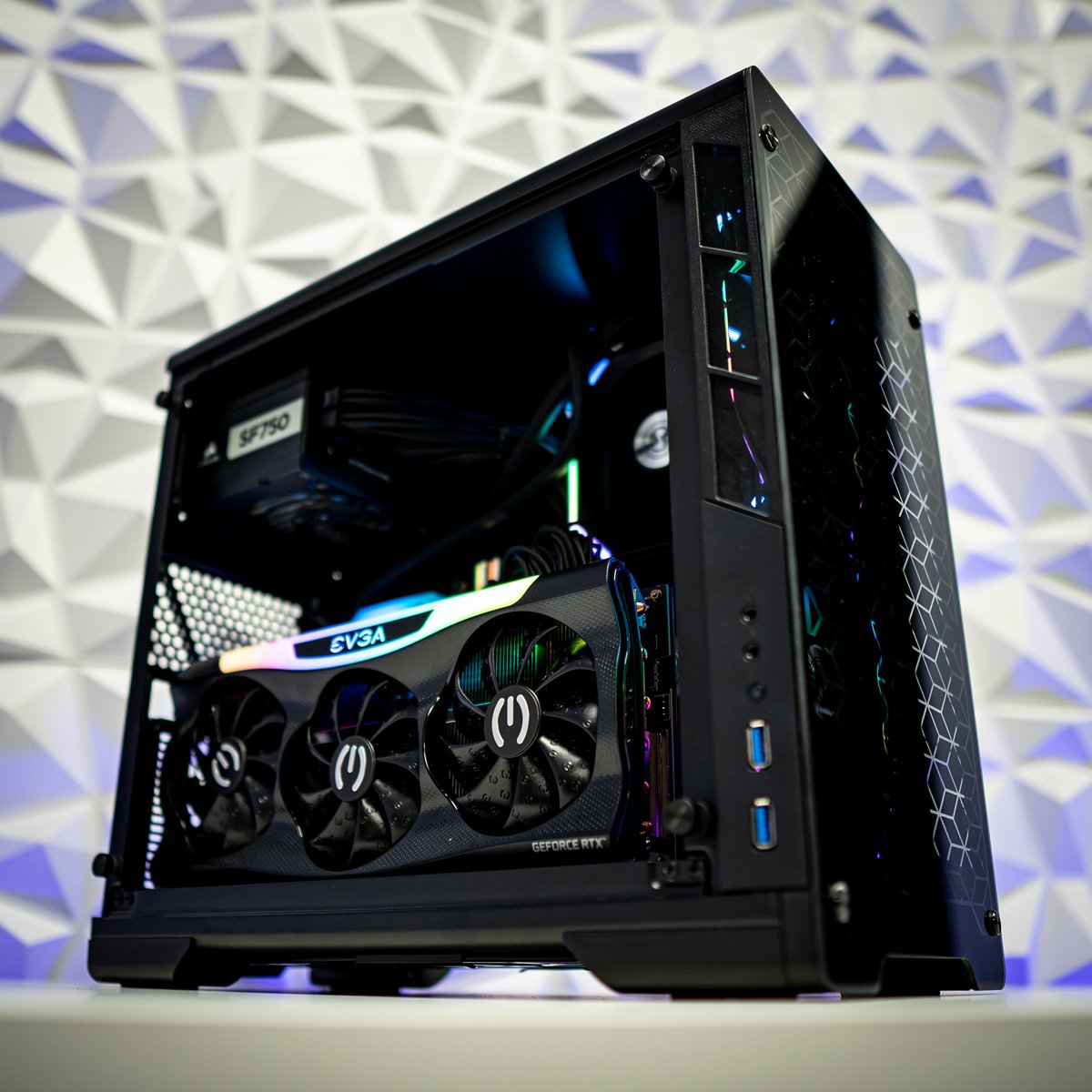 StinceBuilt's tweet image. When @LadiGeek asked if we could build something mobile for streaming when she's traveling, you knew we had to build her a monster! 🔥

Who's Next?! ✅
stincebuilt.com/lets-build

#StinceBuilt #CustomPCs