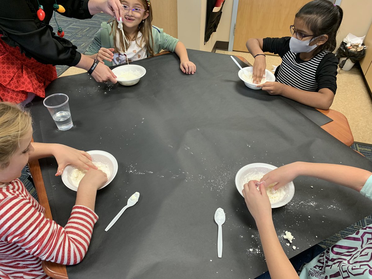 livelaughteach8's tweet photo. We had a great time with experiments this week.  We have been learning about liquids and solids, so we made Oobleck and Purple Fizzy Cows.  Thank you administration team for the extra hands!  It was so fun 😊. @tegacaytitans @brigitteawagner @LisaLHLucas https://t.co/pDyHrNJeTy