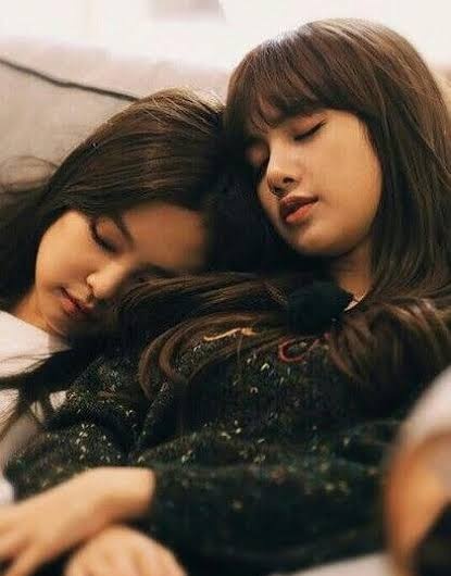 theheadblink's tweet photo. Lo que debería hacer escuchando el sleep story de rosé // lo que en verdad hago al escucharlo

#로제 #ROSÉ @BLACKPINK #BLACKPINK #블랙핑크 https://t.co/Hwam0mTpXH