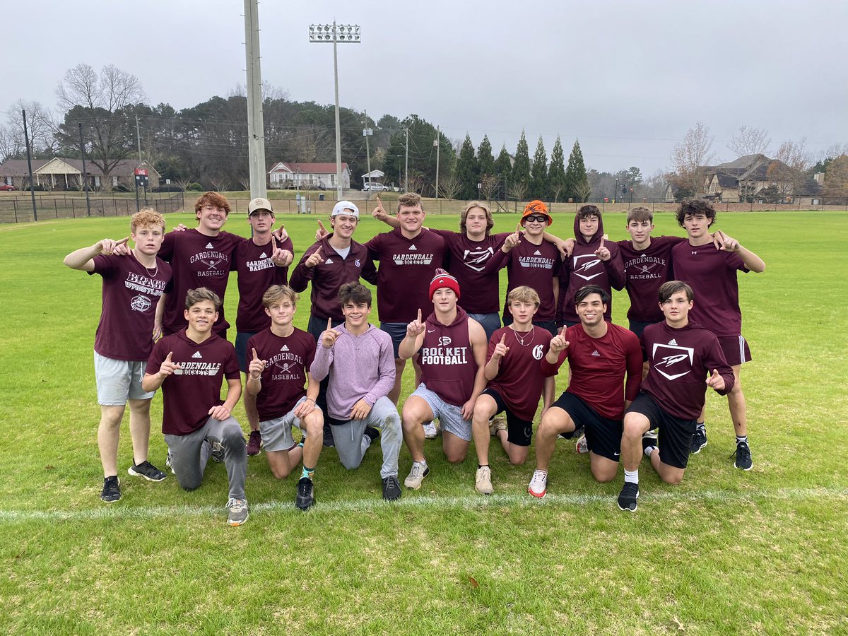 TEAM MAROON WINS the 3rd Annual Maroon &amp; Grey Games!!! Maroon defeated Grey by a score 4-1.

Event breakdown:
CrossFit Relay: Maroon
MedBall Race: Maroon
Soccer: Maroon
Pass/Punt/Kick: Grey
Wiffle Ball Series: Maroon

#MGgames #AlwaysCompete