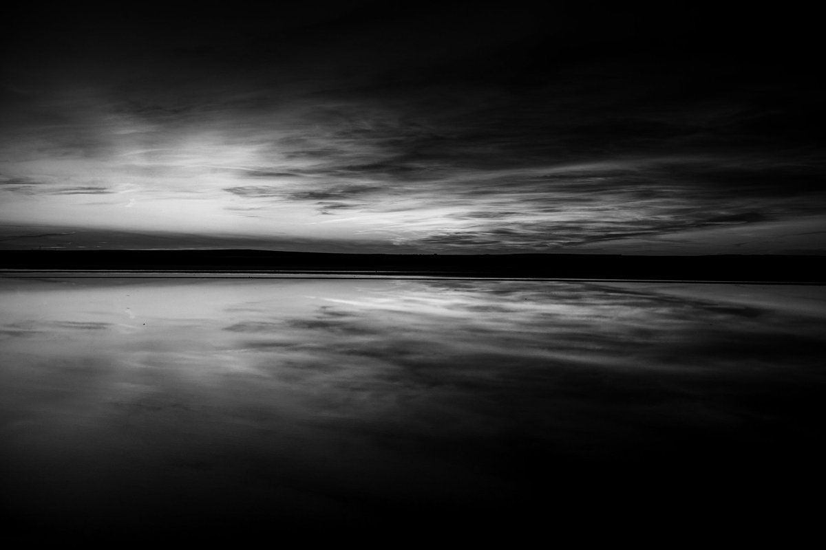 MojyCon's tweet photo. Night is dark and harbours horrors. Again. https://t.co/KRCy8wpQYH
