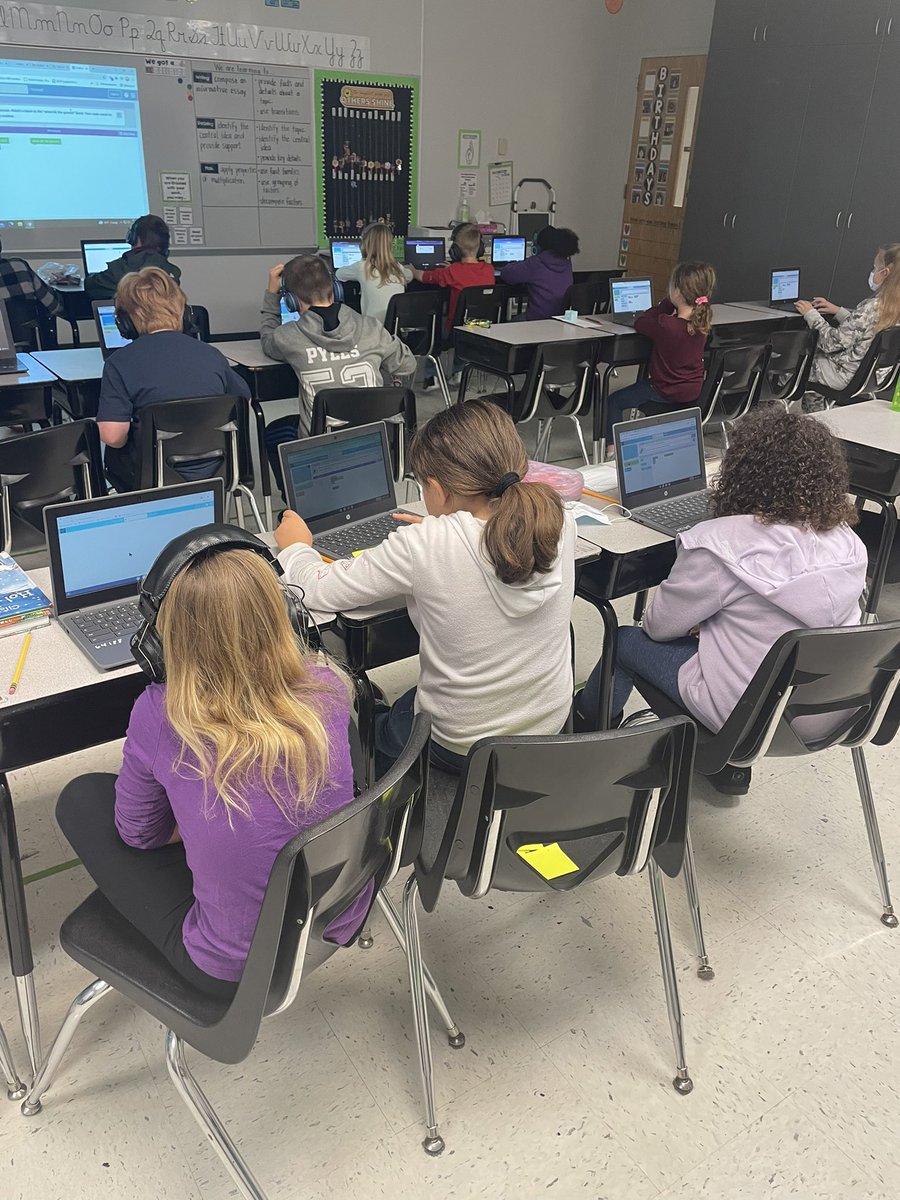 courtneyhoward_'s tweet photo. Students coded Flappy Bird #HourofCode2021 https://t.co/szaaIX0tkI