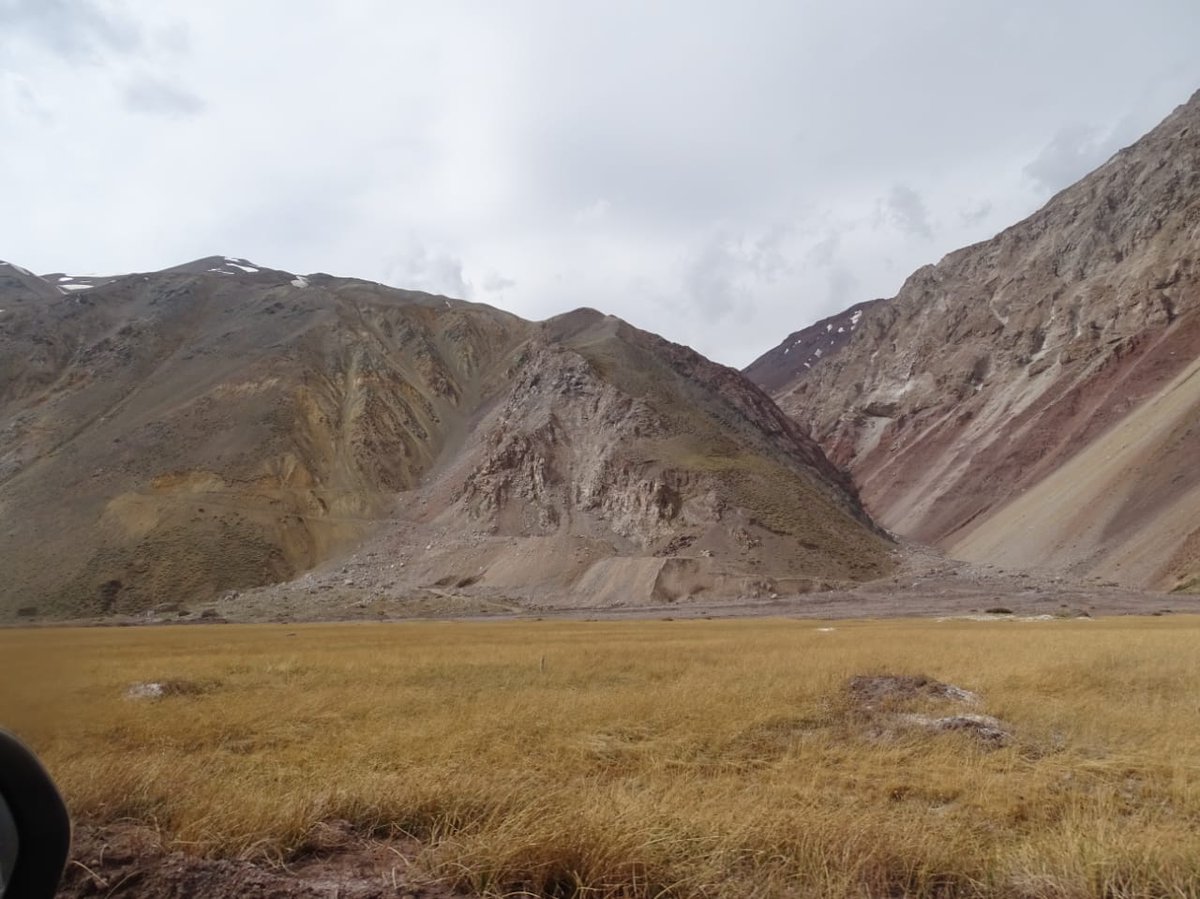 JuanAndrsCcere4's tweet photo. Gran noticia para los Humedales del Cajón del Maipo, emp. Romeral retira del proceso de evaluacion ambiental su proyecto de extensión minero en el Valle del Yeso. @SofiaValenzCore @pao_chavez_m @CacMaipo @MuniSJdeMaipo @Orrego  @RPirque @elbrujo @ChileAmbiental @TNCLatinAmerica https://t.co/DyyNAP9Xx6