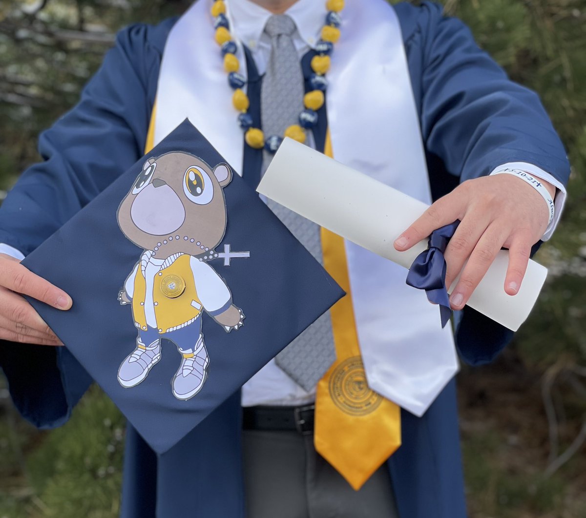 Turc__'s tweet photo. Graduation 🧸 #NAUgrad https://t.co/a8ZknlOlPT