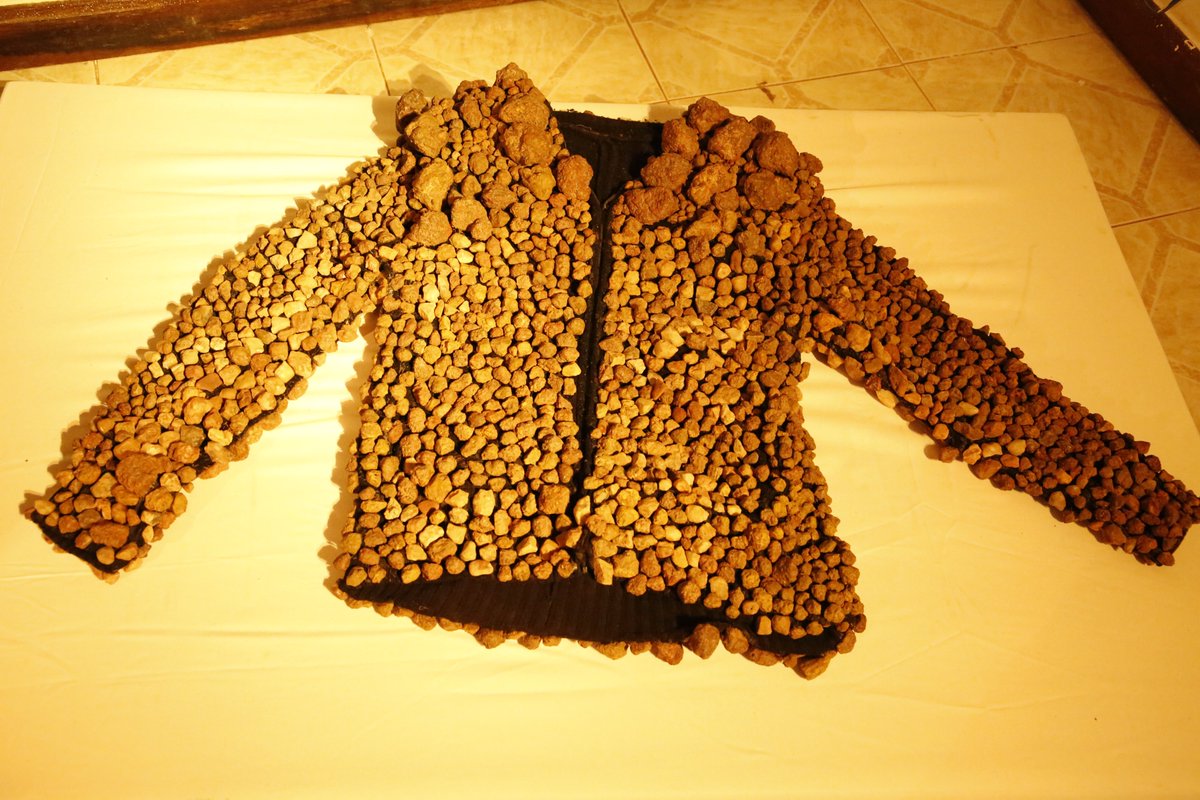 IntekoyUmuco's tweet photo. #Deambulation. The exhibition officially launched. All artworks are made of natural materials, volcanic stone, fabric, driftwood, banana tree leaves... Others recycle dented, rusted, condemned objects. Outside worked, industrial, fluorescent objects,... https://t.co/ksWq5JrhBh