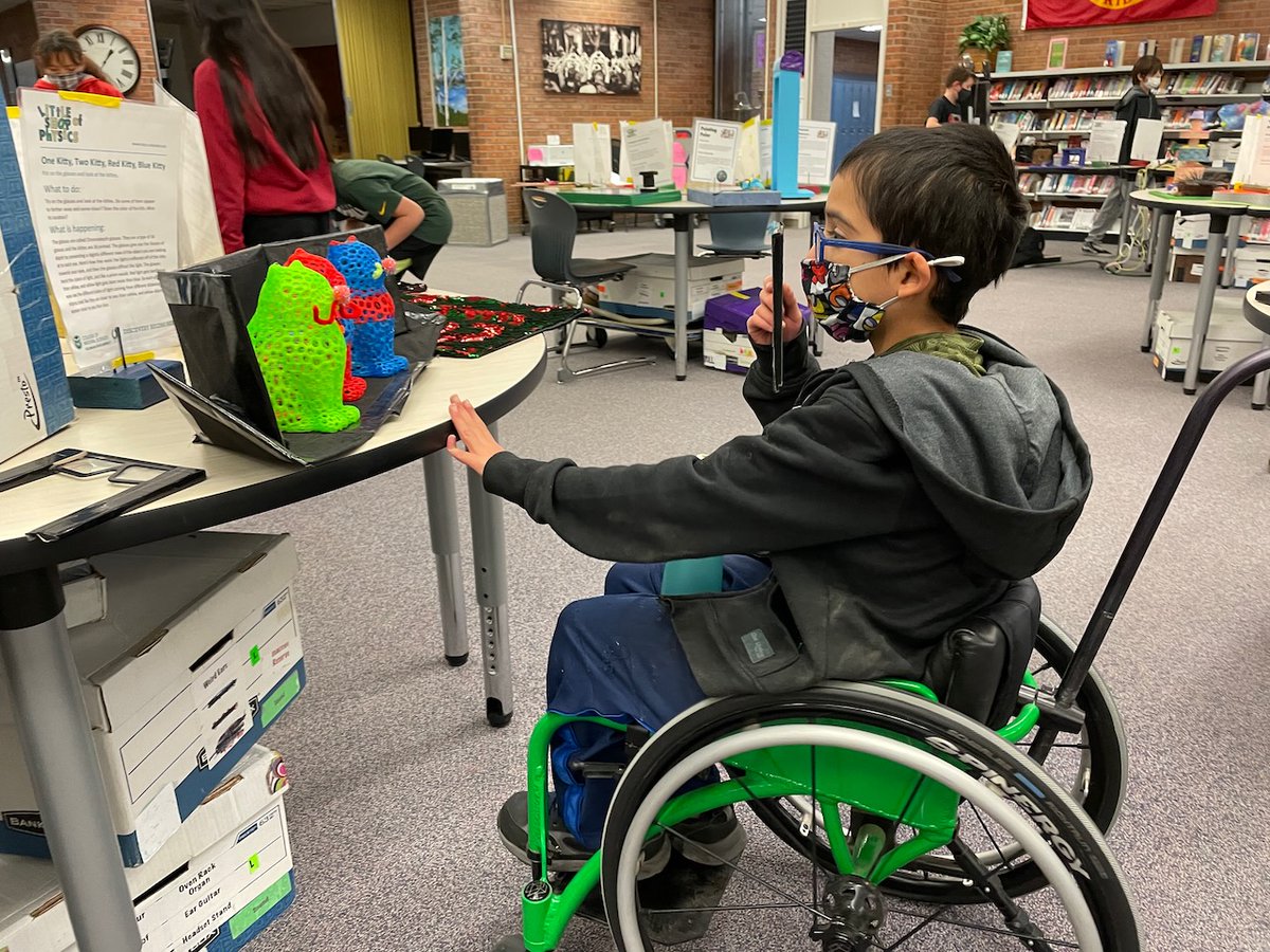 CSULSOP's tweet photo. Our last school visit of 2021; thank you to Boltz Middle School for hosting! See you all again in 2022!
#WeAreAllSTILLConnected #ATasteOfLSOP #InquiryBasedLearning #PhysicallyDistancedScienceEngagement #MasksOnScience @PoudreSchools https://t.co/ooAfxJl9wE