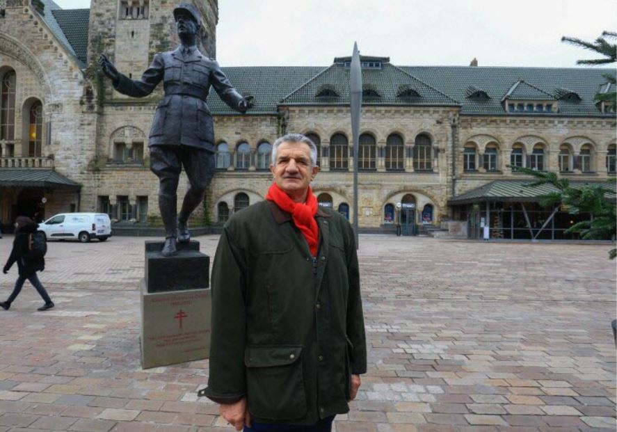 Parti_Lorrain's tweet photo. « Je suis frappé par vos capacités de courage, vous les Lorrains, avec ce que vous avez subi durant deux siècles, et la capacité d’oubli de la France à votre égard, ça me navre … », Jean Lassalle, Metz, 9 décembre 2021.

https://t.co/Sm6mDwzEAD https://t.co/5UvkcYddWG