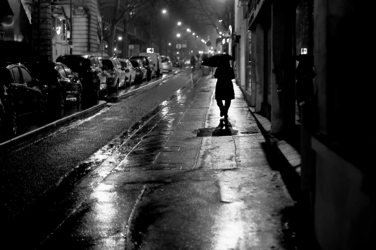 colinesss's tweet photo. Wet night
#streetphotography #street #blackandwhite #Paris #pascalcolin #canon #50mm https://t.co/7rsTYbrx4p