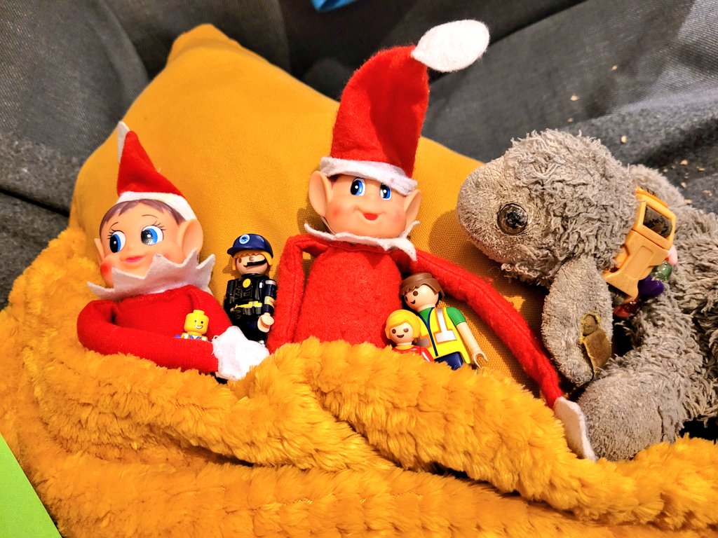 Running2staysa1's tweet photo. Sleepy elves. Small tucked them up early, he was very excited wondering what their plans would be for tomorrow. They are coming to parkrun and then @uniofeastanglia Christmas lectures tomorrow. Plus a suprise later. #elfactivities #colneyparkrun #uea #Christmas π #suprise https://t.co/Ga86s21N5y
