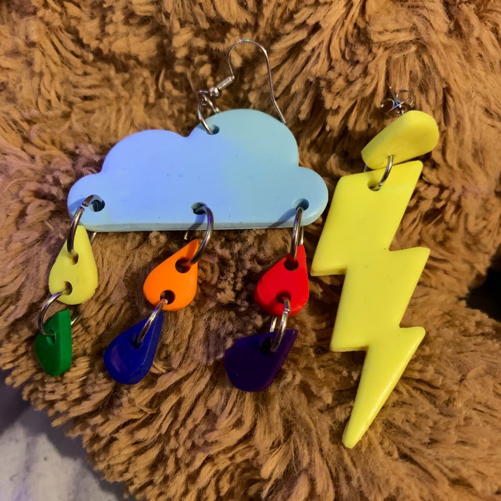 ttjesje's tweet photo. hi #TransmascCreators!! im tjesje (he/it), a disabled creator who makes earrings sometimes but whos true passion lies in tattooing. but also in earrings. check out my store (tjesje.bigcartel) and other work 😁 https://t.co/E34jNY021O