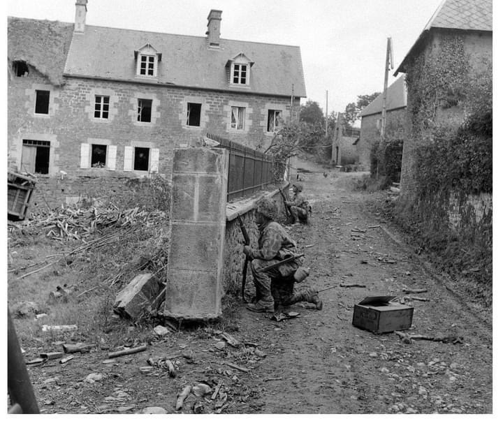 hal2f's tweet image. نورماندي في فرنسا عام 1944 والآن