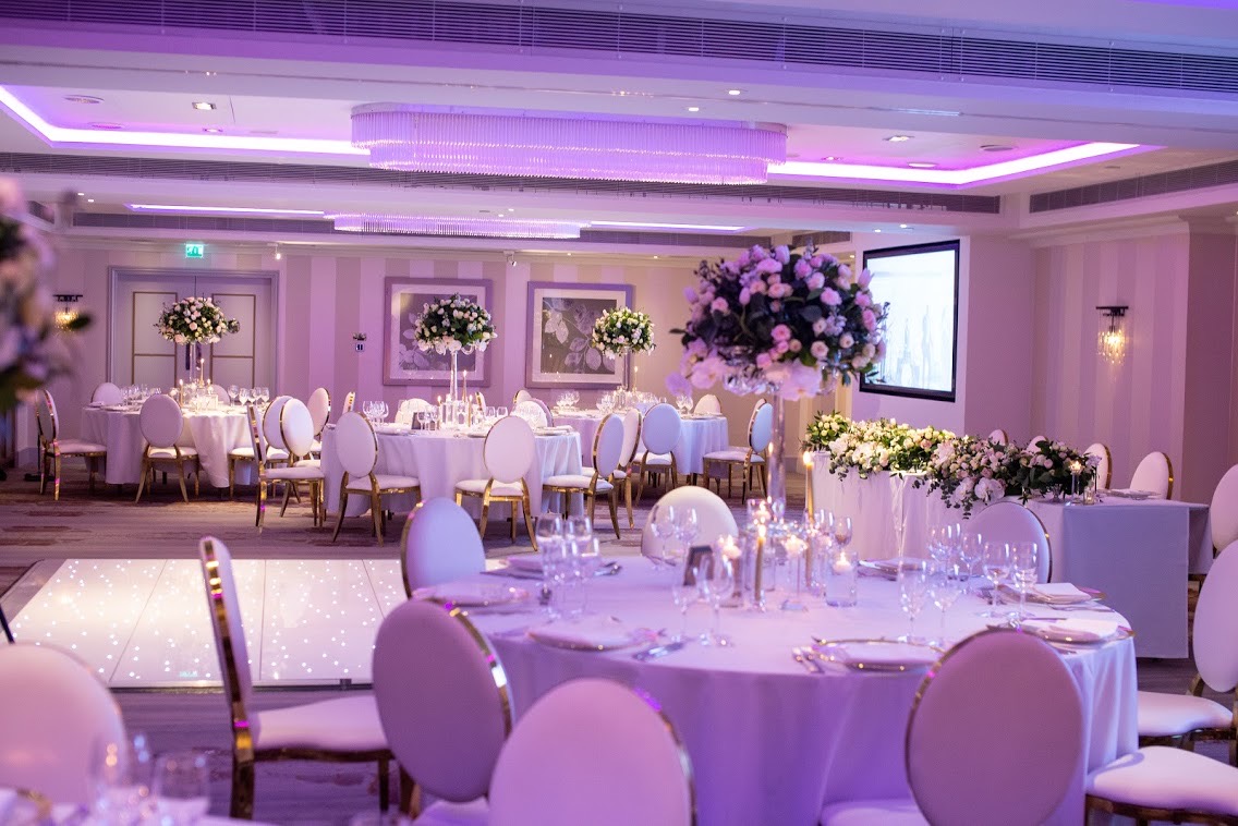 FlorissaDesigns's tweet photo. Unforgettable Blush pink with gold and crystal accents at the Sofitel in St James Park.  #wedding  #weddingplanning  #Flowers  #floraldesign  #WEDDINGPHOTOGRAPHY https://t.co/F01yDH204i