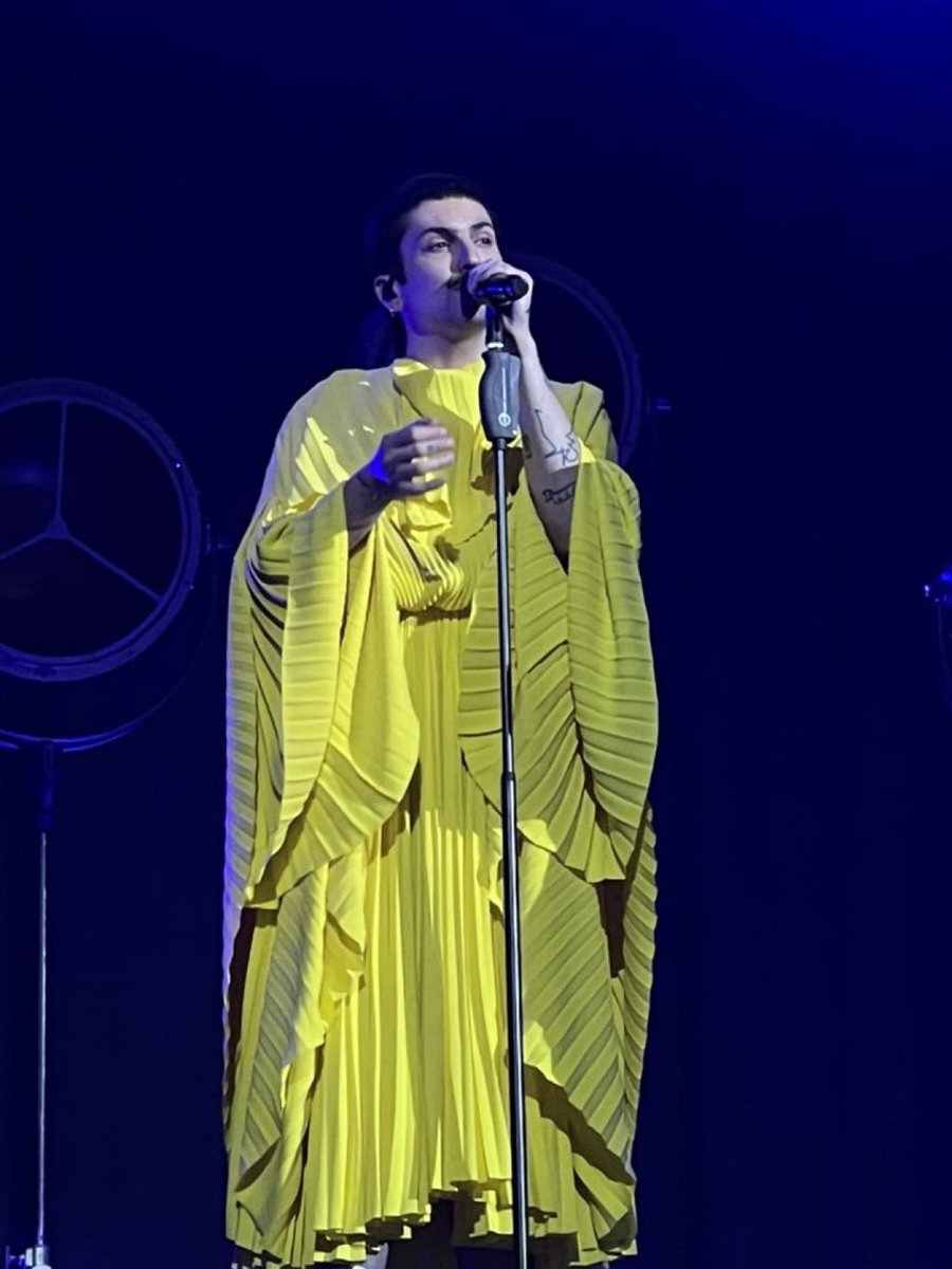 mitchgrassi's tweet photo. welcome to this account where i just post pictures of mitch on tour <3 https://t.co/7Y0iFcQcTa
